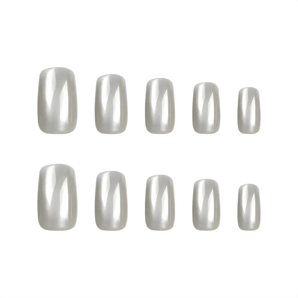 Luxury silver metallic press-on nails with a glossy cat eye design and reusable salon-quality finish by oul Struck