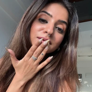 Luxury-inspired Luxe AF Press-On Nails with a flawless, high-shine finish for an elegant glam look.